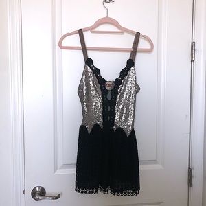 Gimmicks by BKE sequin & lace top